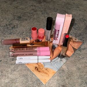 Assorted Women’s Name brand lipstick/lipgloss BUNDLE!